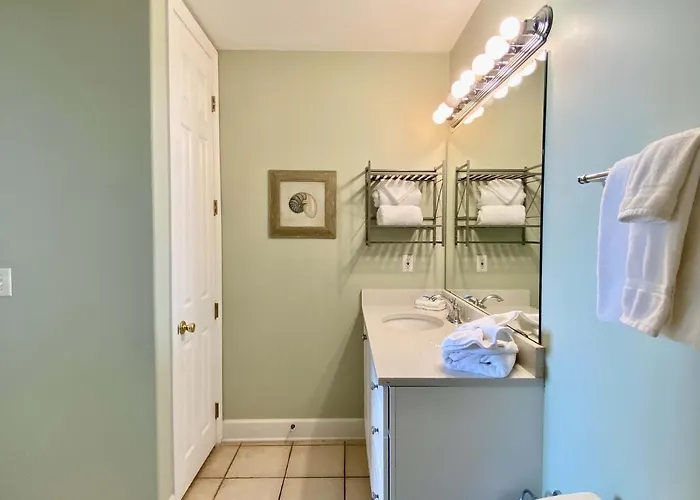 Island Royale P403 By Albvr - Beautiful Beachfront Penthouse Level Condo! *